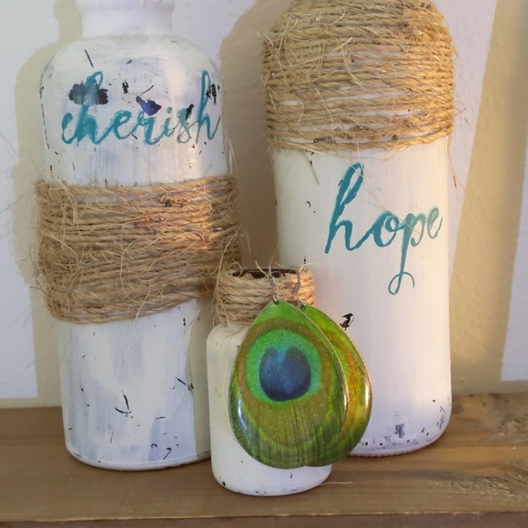 Peacock 🦚 Earrings - Picture 1 of 3